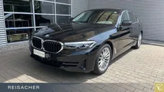 Saphirschwarz metallic Gebraucht 2021 BMW 520 Limousine | 34.349 € (Guter Preis)