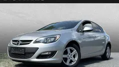 Silber Gebraucht 2014 Opel Astra Selection Limousine | 6.890 € (Etwas zu teuer)