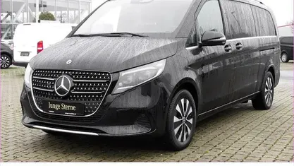 Gebraucht Mercedes V300 Avantgarde 237 PS (174 kW) 2024 Schwarz Van / Kleinbus