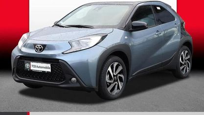 Neu Toyota Aygo X 72 PS (52 kW) 2026 Grau SUV