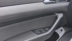 Weiß Gebraucht 2023 VW Passat Business Kombi | 24.277 € (Guter Preis)