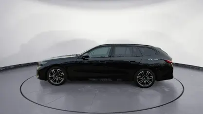 Gebraucht BMW 520 M Sport 197 PS (144 kW) 2025 Schwarz Kombi
