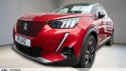Gebraucht Peugeot e-2008 GT 100 kW (136 PS) 2022 Rot SUV