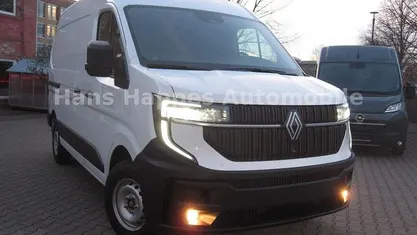 Weiß Neu 2025 Renault Master Limousine | 38.990 € (Fairer Preis)