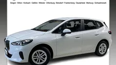 Weiß Gebraucht 2022 BMW 218 Active Tourer Performance Van / Kleinbus | 23.970 € (Guter Preis)