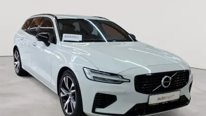 Gebraucht Volvo V60 R-Design 253 PS (186 kW) 2021 Ice white Kombi