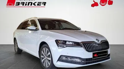 Moonweiss metallic Gebraucht 2022 Skoda Superb Style Kombi | 29.930 € (Fairer Preis)