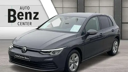 Gebraucht VW Golf VIII Life 150 PS (110 kW) 2024 Delfingrau Kleinwagen