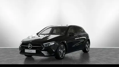 Gebraucht Mercedes A200 Night 163 PS (119 kW) 2025 Metalliclack kosmosschwarz Limousine