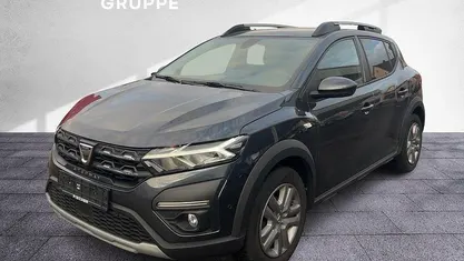 Grau Gebraucht 2023 Dacia Sandero Stepway Limousine | 15.490 € (Fairer Preis)