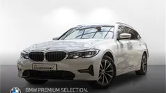 Mineralweiss metallic Gebraucht 2022 BMW 320 Sport Line Kombi | 32.900 € (Fairer Preis)