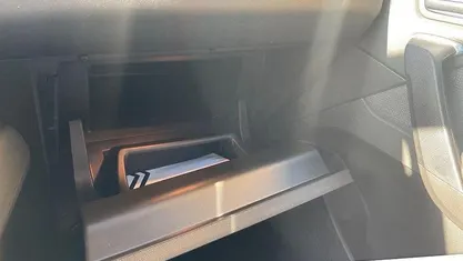 Neu Renault Captur Techno 159 PS (116 kW) 2025 Ironblau metallic, black pearlschwarz metallic (blau) SUV