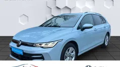 Blau Gebraucht 2024 VW Golf VIII Life Kombi | 27.248 € (Fairer Preis)