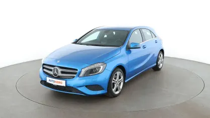 Gebraucht Mercedes A180 Urban 122 PS (89 kW) 2015 Blau Kleinwagen