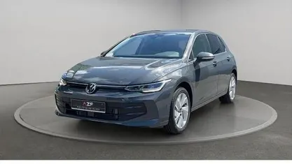Gebraucht VW Golf VIII Life 150 PS (110 kW) 2025 Delfingrau metallic Limousine