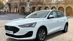 Frostweiß Gebraucht 2022 Ford Focus Titanium Limousine | 21.459 € (Fairer Preis)