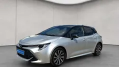 Cosmicsilber metallic, dach schwarz Gebraucht 2022 Toyota Corolla Team Limousine | 23.460 € (Fairer Preis)