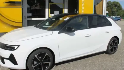 Gebraucht Opel Astra 131 PS (96 kW) 2025 Arktis weiß Limousine