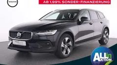 Onyx black / metallic Gebraucht 2023 Volvo V60 CC Plus Kombi | 38.650 € (Guter Preis)