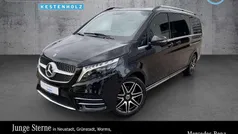 Obsidianschwarz Gebraucht 2023 Mercedes V300 Avantgarde Edition Van / Kleinbus | 73.380 € (Teuer)