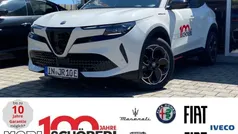 Bianco sempione Gebraucht 2024 Alfa Romeo Junior Edizione Speciale SUV | 37.990 € (Fairer Preis)