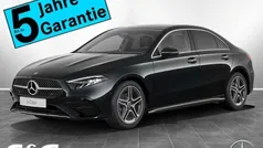 Kosmosschwarz Gebraucht 2024 Mercedes A200 AMG Limousine | 33.259 € (Fairer Preis)