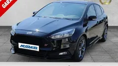 Iridiumschwarz metallic (metallic) Gebraucht 2018 Ford Focus ST Limousine | 18.990 € (Fairer Preis)