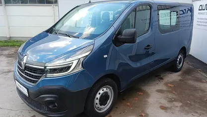 Blau Gebraucht 2021 Renault Trafic Komfort Van / Kleinbus | 24.990 € (Fairer Preis)