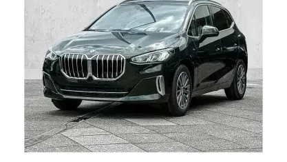 Gebraucht BMW 216 Luxury Line 122 PS (89 kW) 2026 Grün Coupé