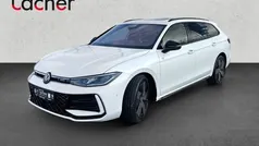 Weiß Gebraucht 2024 VW Passat R-line Kombi | 43.890 €
