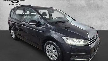 Schwarz Gebraucht 2022 VW Touran Van / Kleinbus | 22.800 € (Fairer Preis)