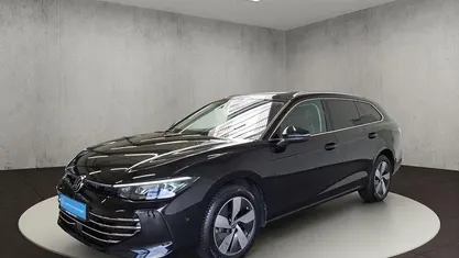 Gebraucht VW Passat Elegance 193 PS (141 kW) 2024 Grenadillschwarz metallic Kombi