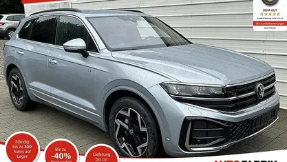 Dolomite silver metallic Neu 2025 VW Touareg R-line SUV | 73.990 €