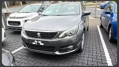 Gebraucht Peugeot 308 Active 110 PS (80 kW) 2020 Platiniumgrau (metallic) Limousine