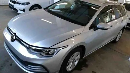 Gebraucht VW Golf VIII Life 150 PS (110 kW) 2023 Reflexsilber metallic Kombi