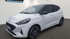 Atlas white/ phantom black / s Gebraucht 2024 Hyundai i10 Prime Kleinwagen | 17.990 € (Fairer Preis)