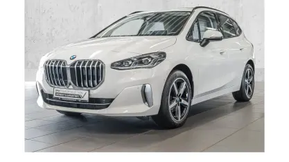 Gebraucht BMW 218 Active Tourer Luxury Line 150 PS (110 kW) 2023 Weiß Van / Kleinbus