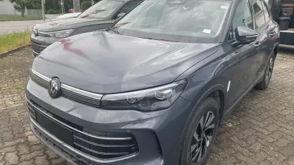 Neu VW Tiguan Life 150 PS (110 kW) 2026 Delfingrau metallic SUV