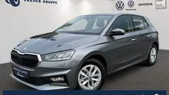 Grau Gebraucht 2023 Skoda Fabia Selection Limousine | 16.499 € (Fairer Preis)