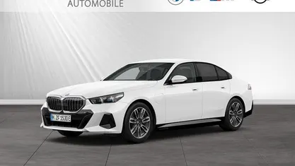 Gebraucht BMW 550e M Sport 489 PS (359 kW) 2025 Alpinweiss Limousine
