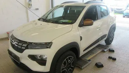 Weiß Gebraucht 2023 Dacia Spring Extreme Kleinwagen | 12.998 € (Fairer Preis)