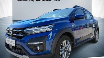 Używany Dacia Sandero Comfort 91 KM (66 kW) 2021 Niebieski Sedan/Limuzyna