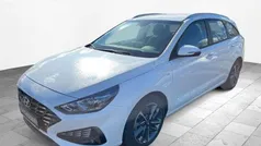 Weiss Gebraucht 2023 Hyundai i30 Trend Kombi | 19.990 € (Guter Preis)