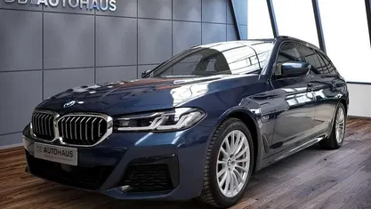 Gebraucht BMW 530e Sport Line 292 PS (214 kW) 2022 Blau Kombi