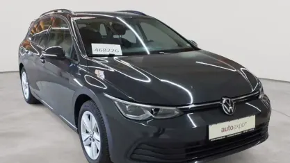 Gebraucht VW Golf VIII Life 116 PS (85 kW) 2021 Uranograu Kombi