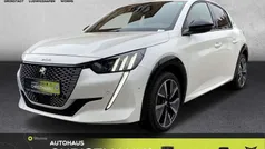 Weiss perlglänzend metallic pe Gebraucht 2022 Peugeot e-208 GT Kleinwagen | 20.990 € (Fairer Preis)