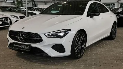 Gebraucht Mercedes CLA180 Progressive 136 PS (100 kW) 2024 Unilack polarweiß Limousine