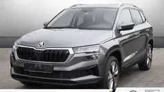 Grau Neu 2025 Skoda Karoq Selection SUV | 33.449 € (Fairer Preis)