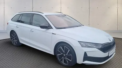 Weiß Gebraucht 2024 Skoda Octavia SportLine Kombi | 37.590 €