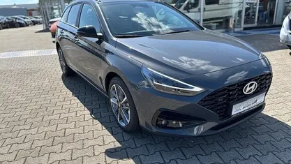 Grau Gebraucht 2024 Hyundai i30 Advantage Kombi | 23.490 € (Fairer Preis)